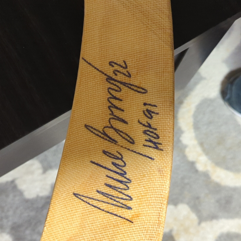 Mike Bossy Hall of Fame stick autographed by (2) - Picture 2 of 11